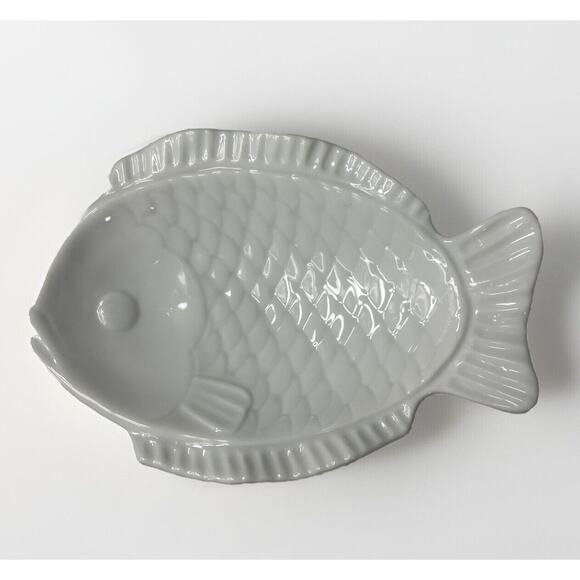 Vintage OMC Japan White Porcelain Fish Shaped Trinket Ring Dish Bowl Decorative - Picture 1 of 8